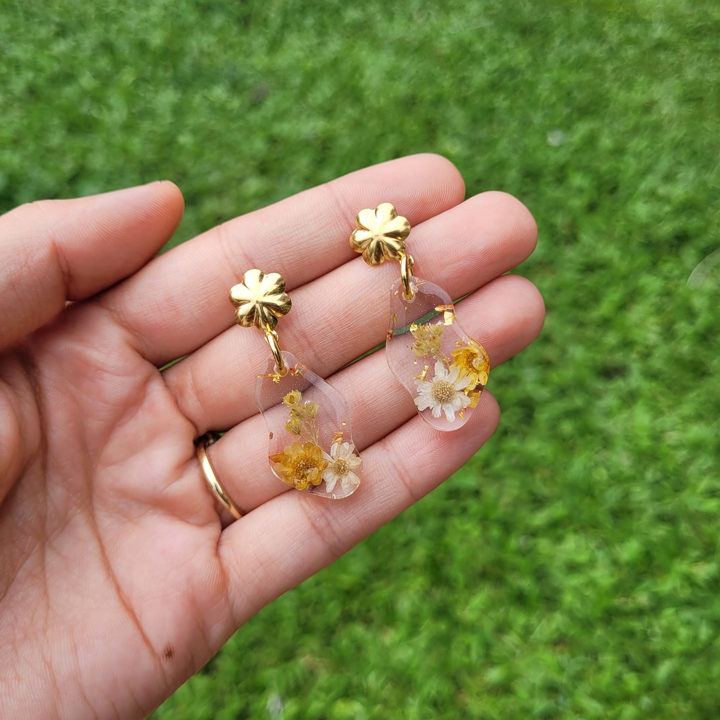 Wave flower earrings